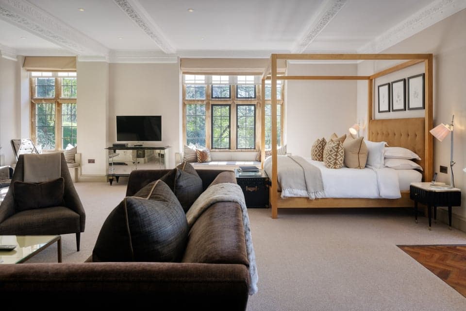 Foxhill Manor, exclusive use in Broadway