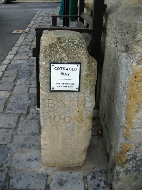 Cotswold Way National Trail, country walk in Chipping Campden to Bath